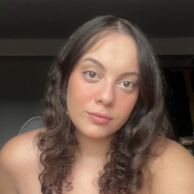 leia o carrd antes de seguir! 29y. viciada em mudar de opinião. médica nas horas vagas. • Army ot7 • Blink ot4•