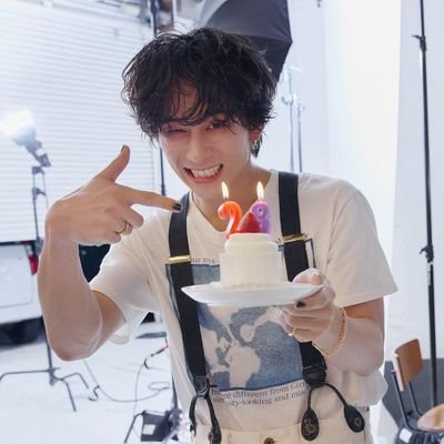 Soarez_98's profile picture. #TOMOON🌙 | LeedoUTT❤
(Multi Fandom Stan)

“We’ll all fly away together, one last time, into the forever and beautiful sky.”