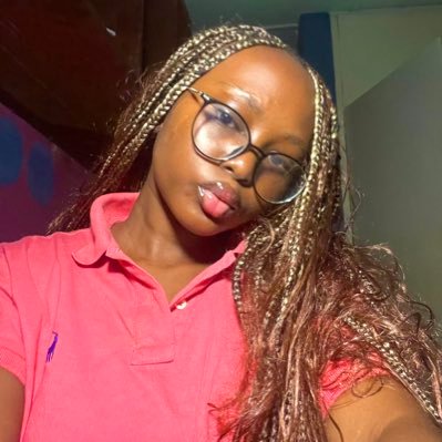 • intersectional feminist • law • stylist & creative director • writer •streetwear muse & creative collaborator • reach me: temiloluwademoyerinde@gmail.com