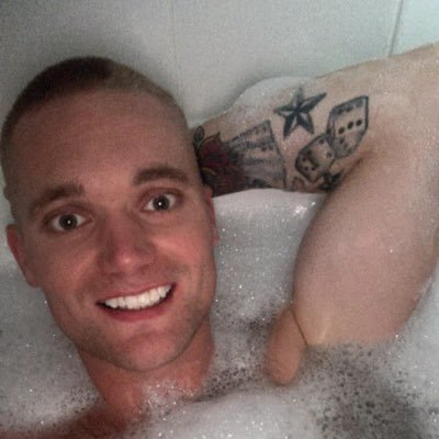 STRAIGHT ALPHA FROM UK 🇬🇧 6ft4, Size 11👣,Gym God💪23cm🍆. approach for my revolute