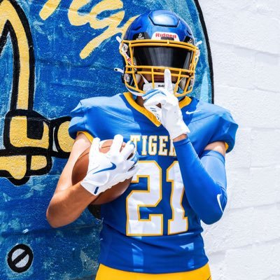 6’0, 175lbs #(863)599-9626 Coach Phone (863)233-3174 Coach Email: powella@hendry-schools.net Positions: RB/OLB Class of 2028 Clewiston High School GPA: 3.0
