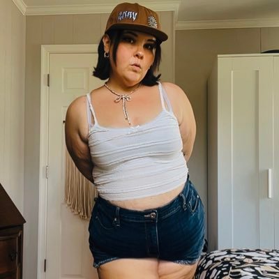 🌱I’m Sara🤎 Just a sweet bbw girl with a cute booty, who loves anime, music, baking and smut books! I only respond to messages in the link in my bio! 🫶🔞