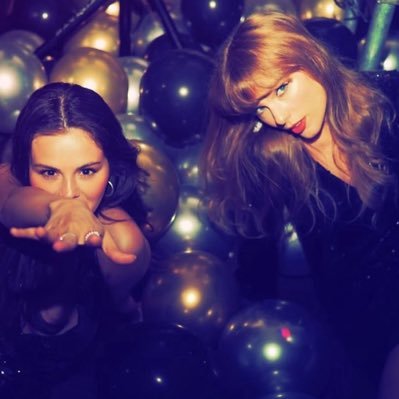 1_taylena's profile picture. #1 Swifties & Selenators in 🇻🇳, #1 hater Twitter vibrator