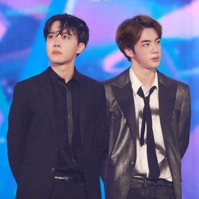 𓂃 ࣪ ִֶָ “Dyaa,
you're gonna be happy.
not just someday —
but starting now,
at zero o’clock.”

💌 backup dari @dyazheen_