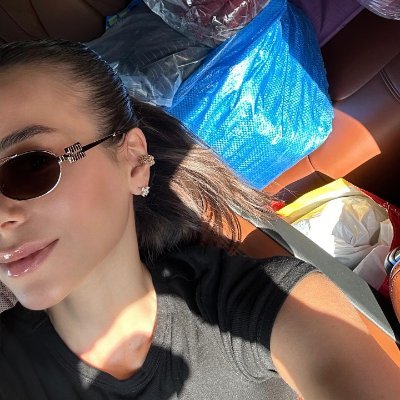 Loves writing and telling stories about everyday life.
Simple – dynamic – loves cats.
Passionate about technology and new experiences.
A journey of discovery ar
