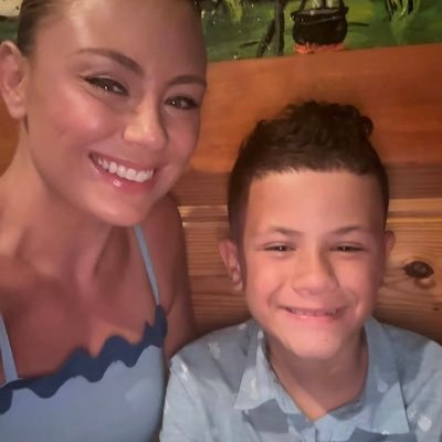 jenella__'s profile picture. I love y'all 💞