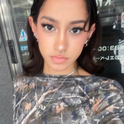 bbHwaa's profile picture. .