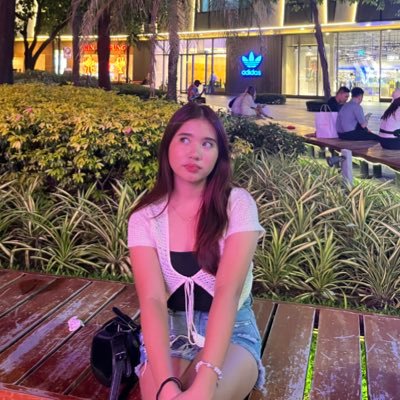 juliannegabyel's profile picture. 