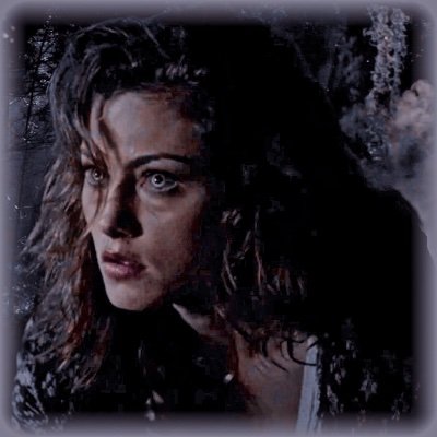 “She’s a d̲i̲r̲e̲w̲o̲l̲f̲ not a dog! And dangerous to men she does ɴᴏᴛ trust” -ʀᴏʙʙ ꜱᴛᴀʀᴋ 🐺 #GOTRP #MDNI 21+ The reason she’s loyal——🩶@NorthYoungWolf