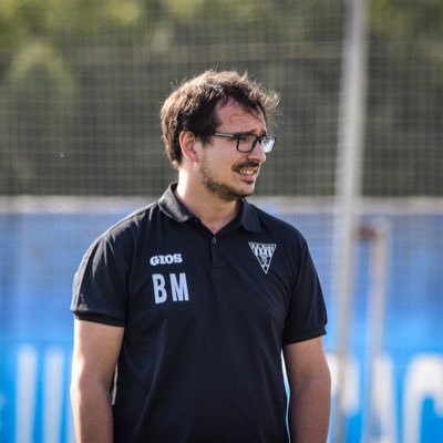Metge d'atenció primària i entrenador de futbol.