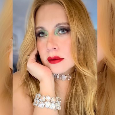 Businesswoman/Teacher/Mentor/Student/Cosmopolitan/History/ Art /Fashion/Animals/Tequila/Tacos/Coffee &Traveler 🇲🇽 Trans