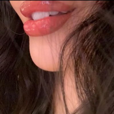 e6xer's profile picture. بنتٍ تزيد القلايد في نحرها ثمـــــن