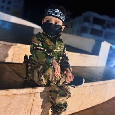 ستا د یاد ډېوې مې پکې دوې دوې لګولي دي
بیا مــــــې هم د زړه نړۍ تاریکه ده انتیکه ده.
حبیــــــــــــب خـــــــــــــــــان