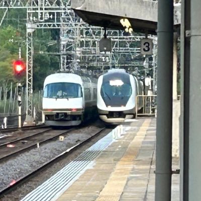 博多新快速の別垢です。鉄道&航空機&吹奏楽など(バスやエレベーターも好きだけどまだよくわかってない)。JR九州の813系が大好きです。航空機ではB767が好き。中の人はジジイに近いオヤジです。フォローはよ〜く考えて…。下手クソなフルート&ピッコロ吹きでもあります。フルートの遠鳴りとピッコロの音程は永遠の課題。