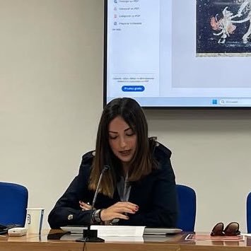 👩🏽🏫Profesora de Geografía e Historia. 🏺Máster Mediterráneo Antiguo, UOC. 🪖Máster Historia Contemporánea, CEU San Pablo.