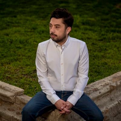 Sociólogo 🥷
Milito en las ideas 💡
Aprendo siempre 👨💻
A la izquierda en el @elfrente_amplio