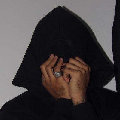 00strap's profile picture. 