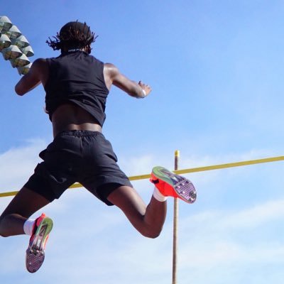 c/o 2027 🎓| 6’2 | 3.0 gpa | pole vault Pr 11’6ft |brunswick highschool 🏴☠️ email: calebyoung053@gmail.com