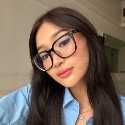 busy bee ^ nabigyan ng flying kiss ni jho 4x | jhoaiah burger heart | certified lewser | sweetie | jellie | ot8 | will never shut up about jho