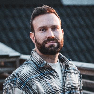 Operator → Founder (People x AI) \\ quietly building + learning out loud \\ ex-startup eng lead \\ Europe ↔ US