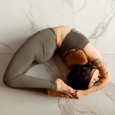 asharonasharon's profile picture. Faço rituais, falo com anjos e ainda pago meus boletos.
Criadora da Emanna Box ☁️✨