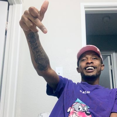 Your Favorite Content Creator 🎥Follow me I follow back👣I’m A Straight Male‼️
