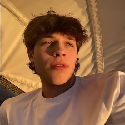 Mostly reply and retweet shit. Not sorry for what I tweet 😋 | Multifandom | Oshis: 🖋👟🔅🎩💢🦅🃏🎫 | Priv: @IHateYallALot