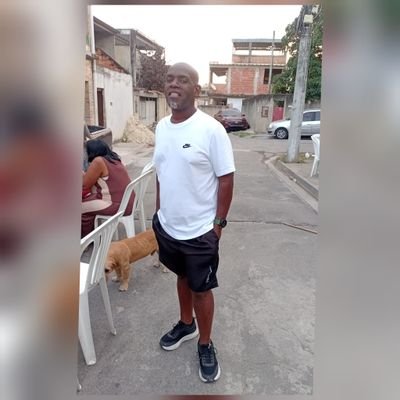 49 anos,2 filhos,líder comunitário,amo praticar corridas de rua.
Solteiro,pai do Philipe(26 anos) e do Enzo(03 anos).