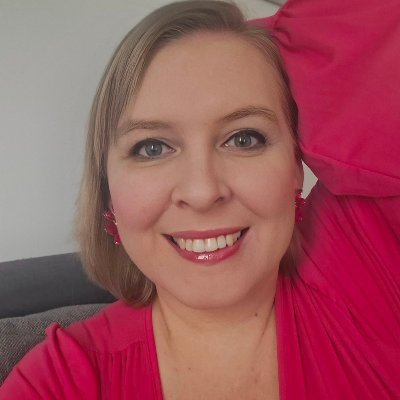Language teacher, translator, interpreter, single mom, dog mom, cat mom.
I'm blogging about lifestyle and mental health.