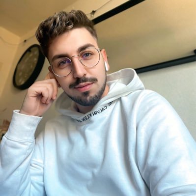 fueled by caffeine, sarcasm and inappropriate thoughts.. i’m a fucking gemini. | 🌈