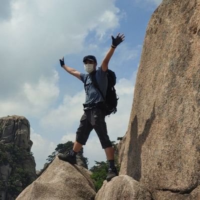 vkfksqkf1818's profile picture. 江流石不轉...
강물은흘러도 그안의돌은 물결따라 이리저리 구르지않는다...
세상이 아무리 빠르게 변해가도
흔들리지않는 신념...
우리가 바로 세상의 중심입니다...