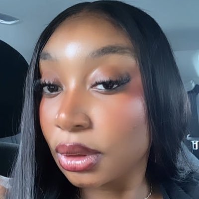 your biggest obsession 💋Miami living. #nursingstudent🩺 | Future Dermatology Nurse Practioner🤍 . ig: chanellmonettt