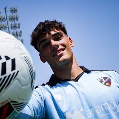 Jugador de la @SDHuesca, cedido por el @LevanteUD ⚽ Internacional @SEFutbol 🇪🇸 @TwoFiveGloves’s player 🧤