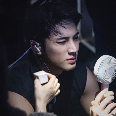 sincerely_mw's profile picture. #원우: 여러분들도 누군가에겐 위로에요 특히 저희한테는요. #민규: 거침없이 첫발을 내디딘 이 순간은 위대한 역사의 시작이 될 거야