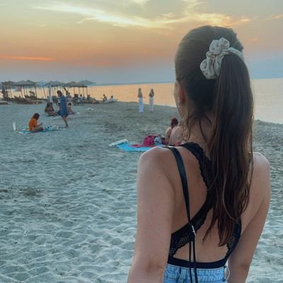 Novi Sad ♀️
Scenarista 🎭
17.11. ♏
Creating my sunshine whereever I go