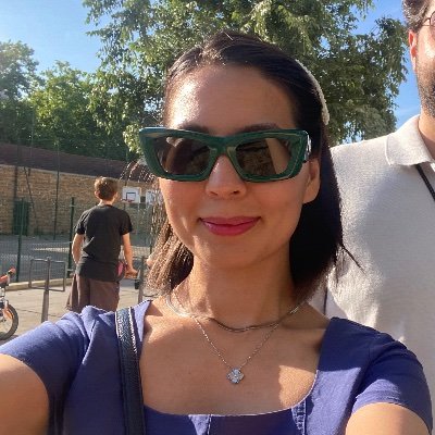 گویند سنگ لعل شود در مقام صبر. آری شود ولیک به خون جگر شود👷🏽♀️
