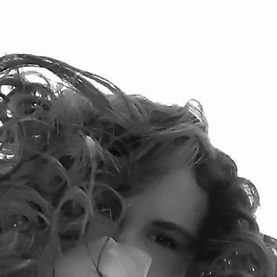 its_hediyeh3's profile picture. حالمون اوکی نی ولی خوبه.