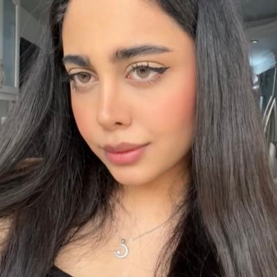 _itsarmita's profile picture. غرقم توی عالم خودم.