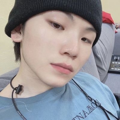 🍀 lucky girl syndrome 🍀 (⁠≧⁠▽⁠≦⁠) ‼️NOTE: not a troll! just want to fangirl freely (i follow kpop, 1d, esports, f1). please don't block / report me!