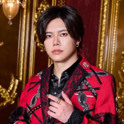 【ENFJ】@royal_novice_7 #ロイビス ボーカルリーダー メンバーカラーホワイト https://t.co/AhMAGsGWGG 今冬ワンマンライブ開催決定