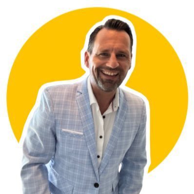 📈I provide a digital tool (GPS) for your money & I help people get into biz in the financial space. When I am not doing that l love chasing my Life List ✈️