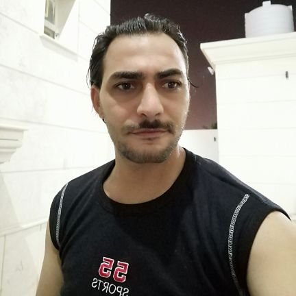 كيف أخبرك أنني أحبك من بعيد؟ كيف أخبرك أنني أفكر فيك وأفتقدك كثيرًا. أود أن أجد ملاكًا أو ربما طائرًا مسحورًا، ليحمل قبلاتي وينشرها على وسادتك. كيف أطلب من ا