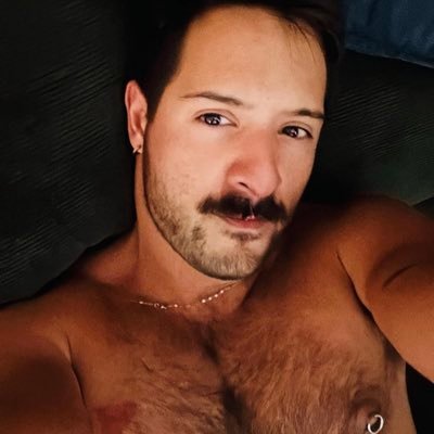 balencyagga's profile picture. famoso, mas não na internet.