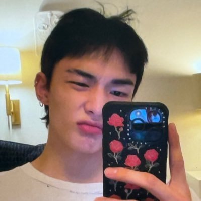 meli ୨୧ Profile