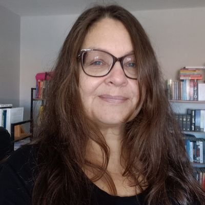 Mishafor's profile picture. Tentando organizar a vida. Advogada. Apaixonada por livros, gatos e pela liberdade. Luto minhas lutas e tento seguir em frente.