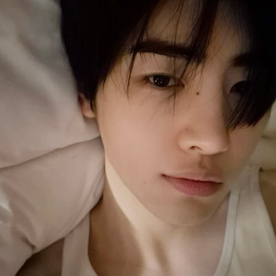 preludetfp's profile picture. New Jeans Never Die 🐰🩵💚🧡❤️🩷🧢