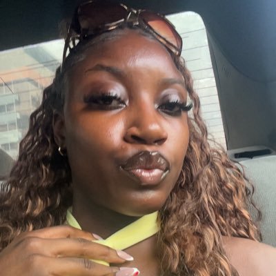 Makeup artist💋 https://t.co/7SmbX6HT6L https://t.co/S3eNd5vCvr