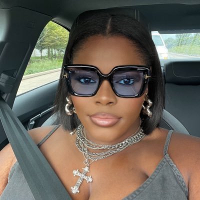 TXST Alumna | Degreed x2 | Social Media Manager | Pro MUA | Boomerang Enthusiast