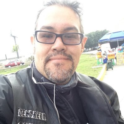 moy_corrales's profile picture. #cavernariosmc... basquetbolista 🏀... sneakerhead 👟... papi moy de melanie... danna y pavlo... y mi ❤️ es de la rojita...