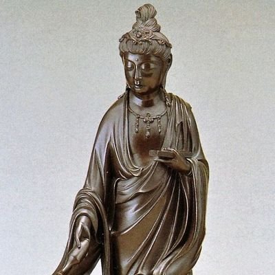立正大学仏教学部思想歴史コース中退。
仏像を彫っていました。東京芸大を目指していました。今は人を集めて何かしようかなと考えてます。興味ある人メッセージ。いいねリプライください。